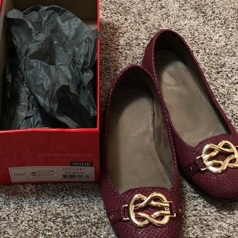 Flat shoes